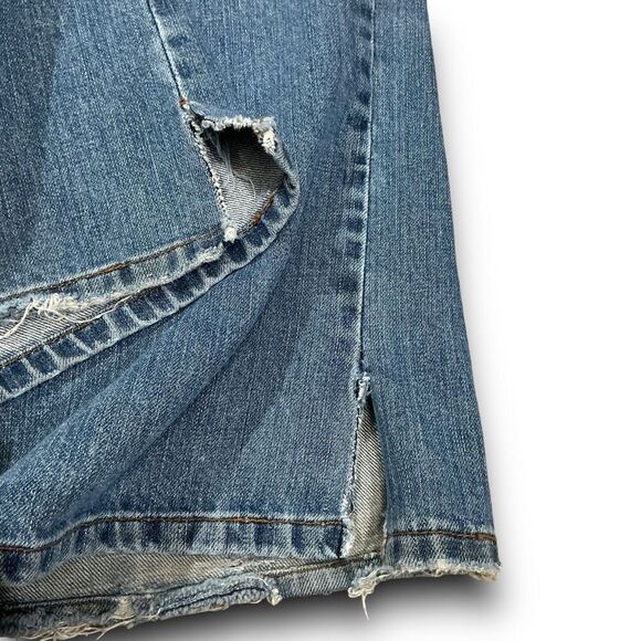 Lucky Brand Dungarees by Gene Montesano Distressed Lazy Day Jeans Size 31 - Picture 3 of 9